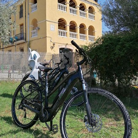 Maset Del Garraf Guest House Olesa de Bonesvalls ภายนอก รูปภาพ