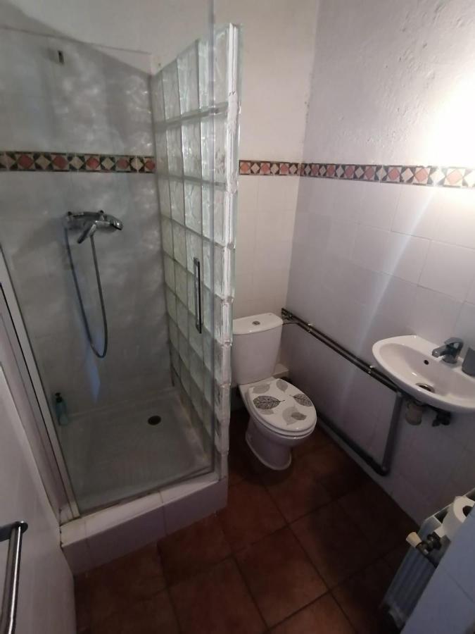 Maset Del Garraf Guest House Olesa de Bonesvalls ภายนอก รูปภาพ