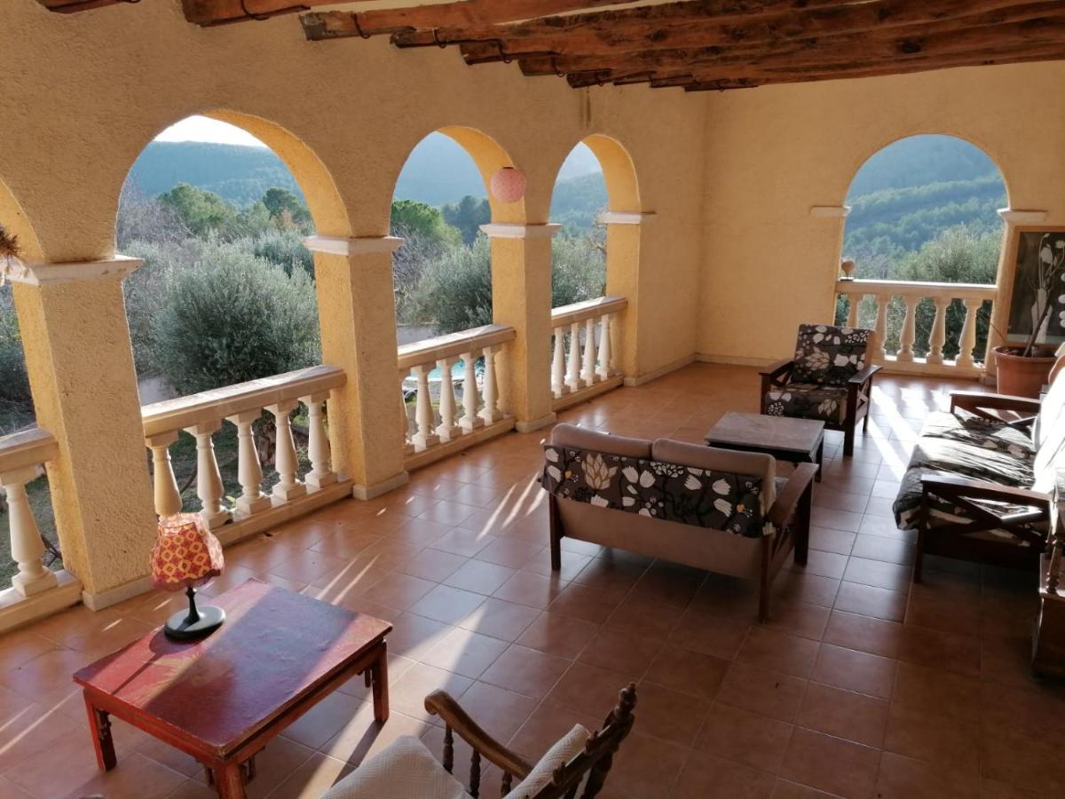 Maset Del Garraf Guest House Olesa de Bonesvalls ภายนอก รูปภาพ