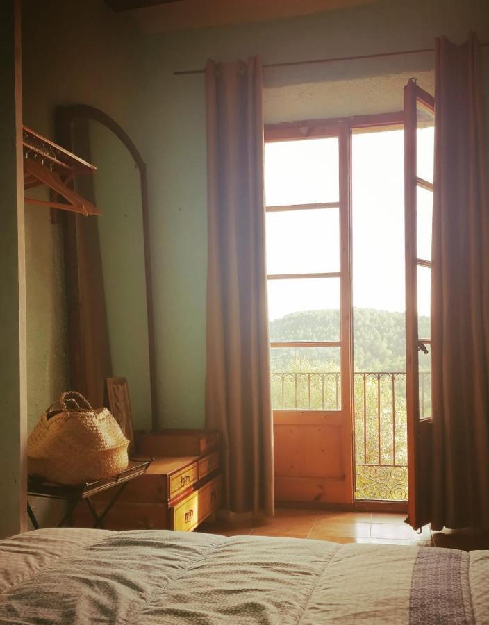 Maset Del Garraf Guest House Olesa de Bonesvalls ภายนอก รูปภาพ
