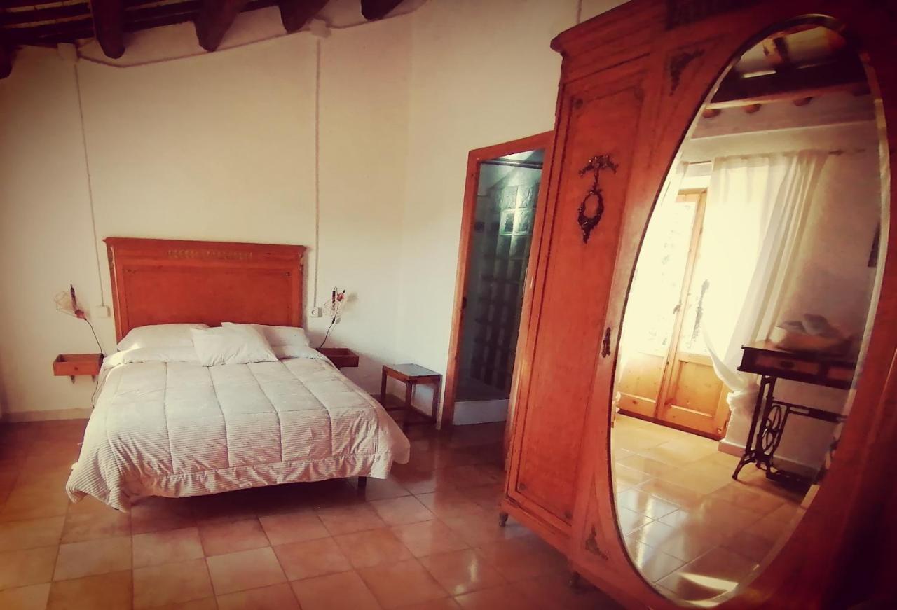 Maset Del Garraf Guest House Olesa de Bonesvalls ภายนอก รูปภาพ