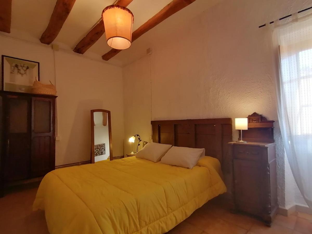 Maset Del Garraf Guest House Olesa de Bonesvalls ภายนอก รูปภาพ