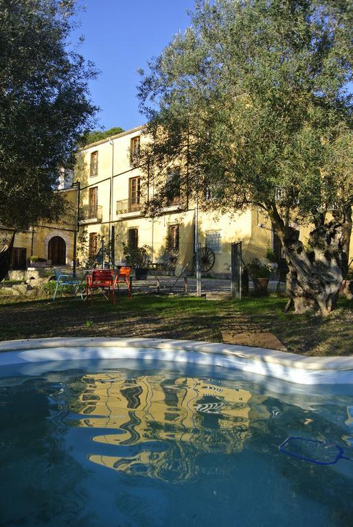 Maset Del Garraf Guest House Olesa de Bonesvalls ภายนอก รูปภาพ