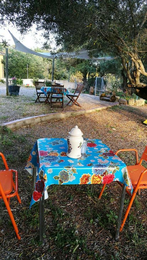 Maset Del Garraf Guest House Olesa de Bonesvalls ภายนอก รูปภาพ