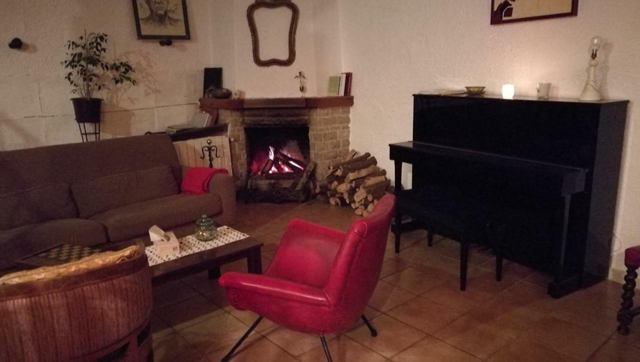 Maset Del Garraf Guest House Olesa de Bonesvalls ภายนอก รูปภาพ