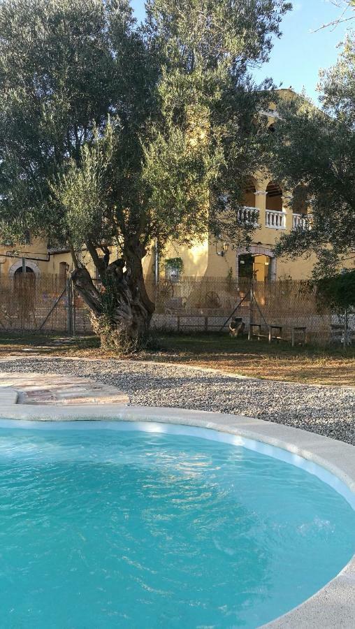 Maset Del Garraf Guest House Olesa de Bonesvalls ภายนอก รูปภาพ
