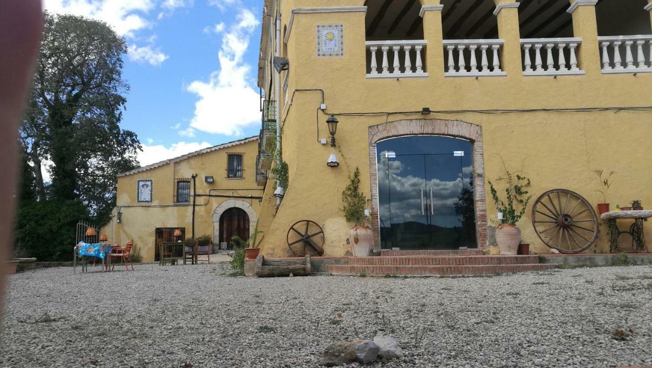 Maset Del Garraf Guest House Olesa de Bonesvalls ภายนอก รูปภาพ
